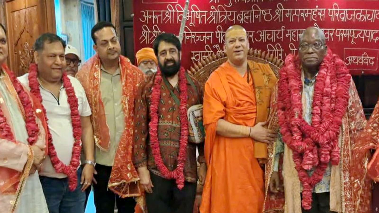 উত্তরাখণ্ডের মন্দিরে পলাতক ভারতীয় ব্যবসায়ীর সঙ্গে জ্যাকব জুমার বৈঠক, খেপেছে দক্ষিণ আফ্রিকার সরকার