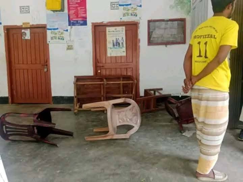 গোপালপুরে হাঙ্গামার মুখে ভিজিএফের চাল বিতরণ বন্ধ