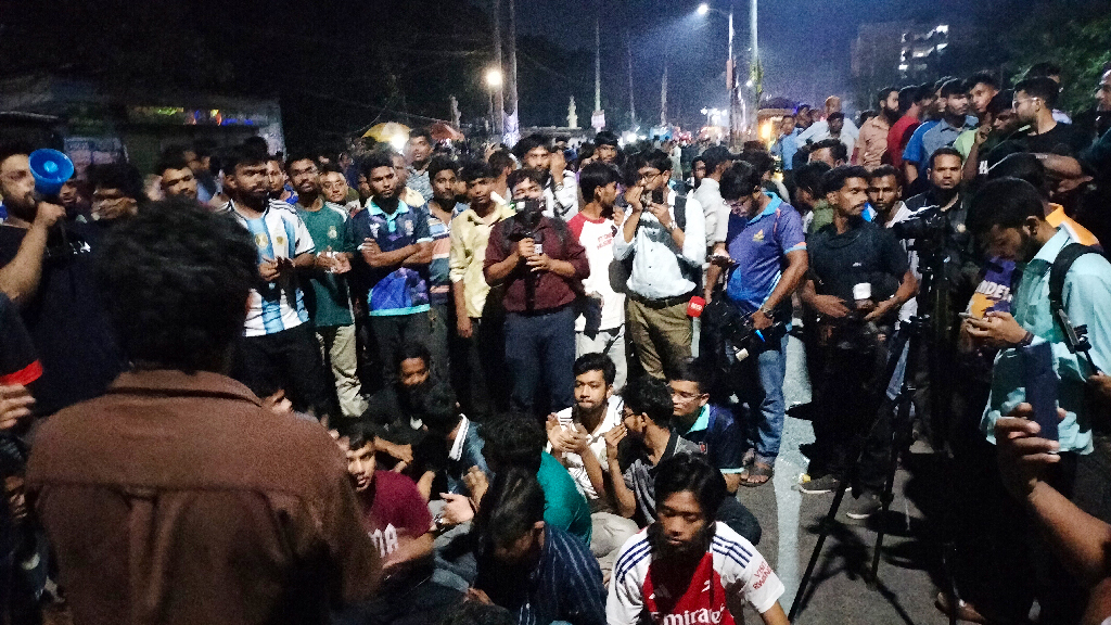 দেড় ঘণ্টা পর রংপুর-দিনাজপুর মহাসড়ক ছাড়ল শিক্ষার্থীরা
