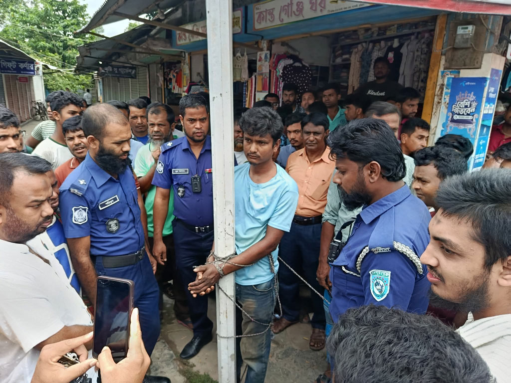 শ্লীলতাহানির অভিযোগে দেড় ঘণ্টা পর ভ্রাম্যমাণ আদালতে সাজা, আইন লঙ্ঘনের অভিযোগ