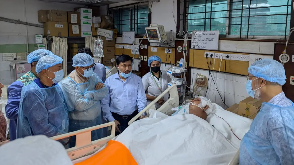 দুর্ঘটনায় আহত পরিবার কল্যাণ কর্মকর্তার চিকিৎসার দায়িত্ব নিল সরকার