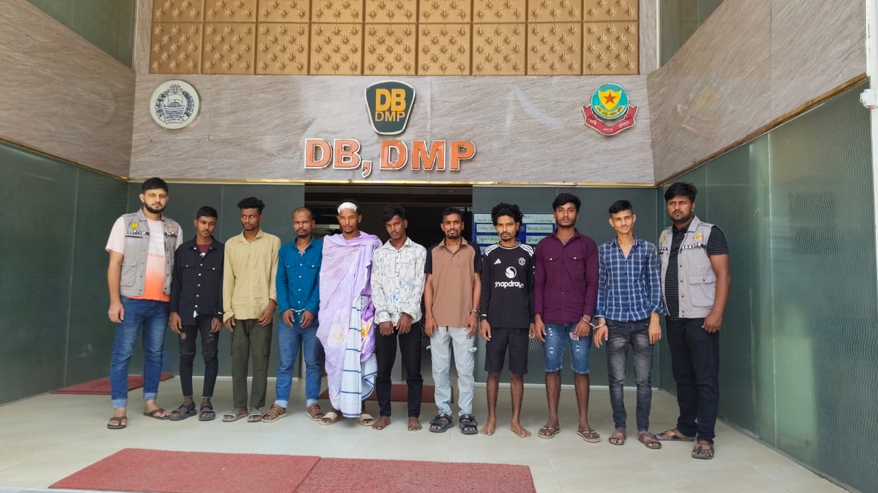 আদাবরে পুলিশের ওপর হামলা: কিশোর গ্যাং ‘কবজি কাটা’ গ্রুপের ৯ সদস্য গ্রেপ্তার