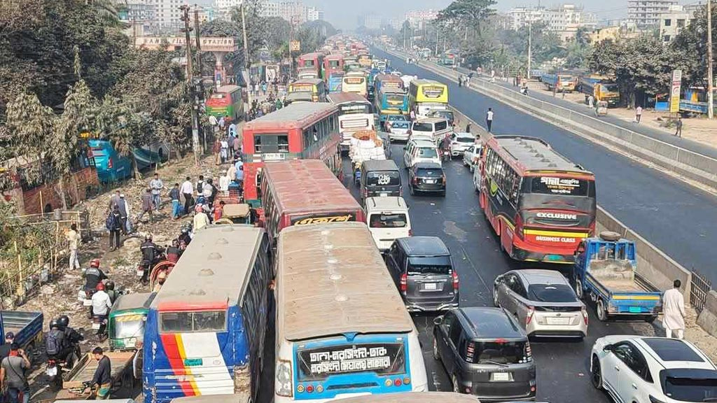 ১৮০ দিনের পরিকল্পনা: সড়কে স্বস্তি ফেরাতে
উদ্যোগী সরকার