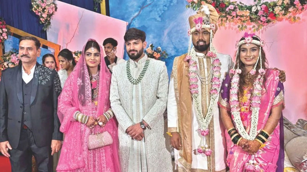 বৃষ্টির কারসাজিতে একই মঞ্চে বিয়ে হলো হিন্দু-মুসলিমের