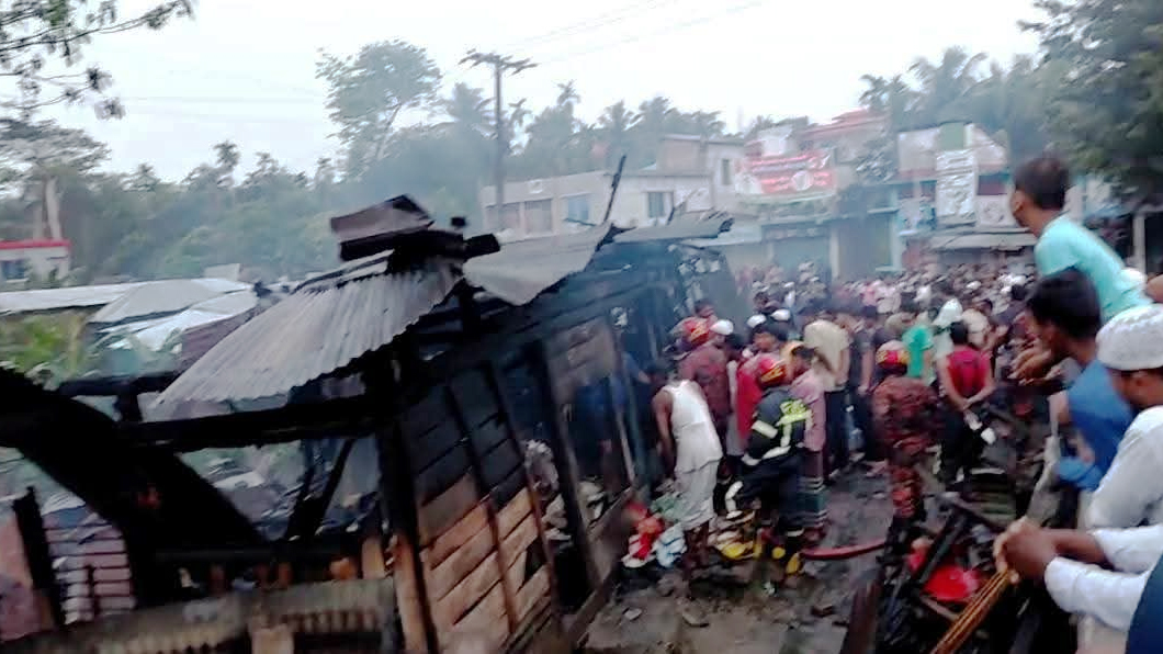 বাগেরহাটে ৮ দোকানে আগুন, অর্ধকোটি টাকার ক্ষয়ক্ষতি