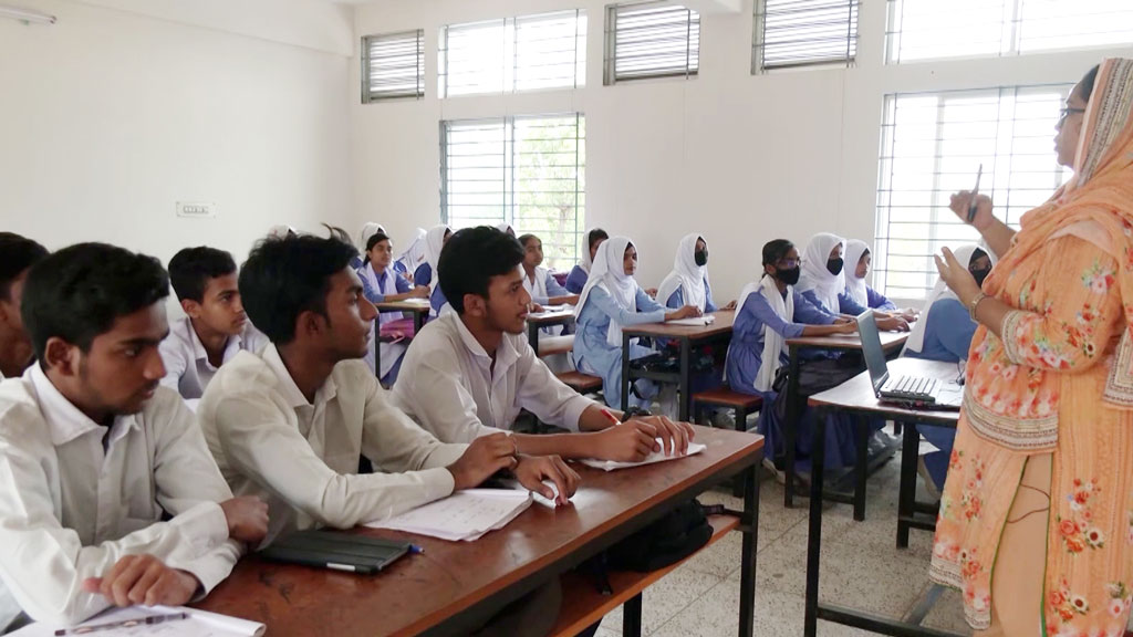 সরকারি মাধ্যমিকের সহকারী শিক্ষকেরা পাচ্ছেন গেজেটেড মর্যাদা