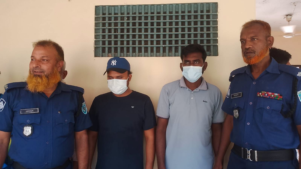 পীরগঞ্জে পুলিশে চাকরি দেওয়ার নামে প্রতারণা, গ্রেপ্তার ২
