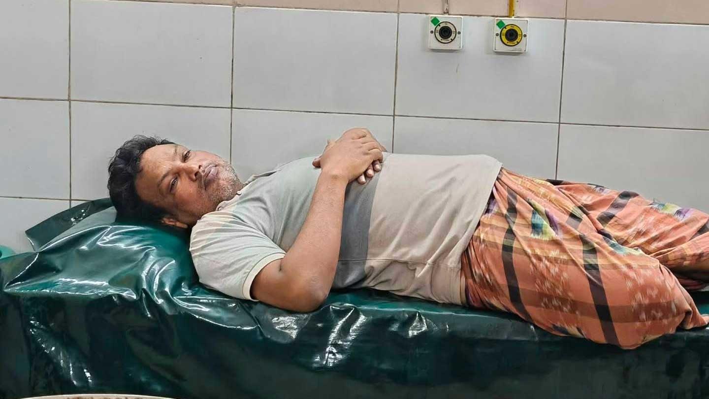 পুলিশ দেখে ছাদ থেকে লাফ, ছাত্রলীগের সাবেক সভাপতি আহত অবস্থায় গ্রেপ্তার