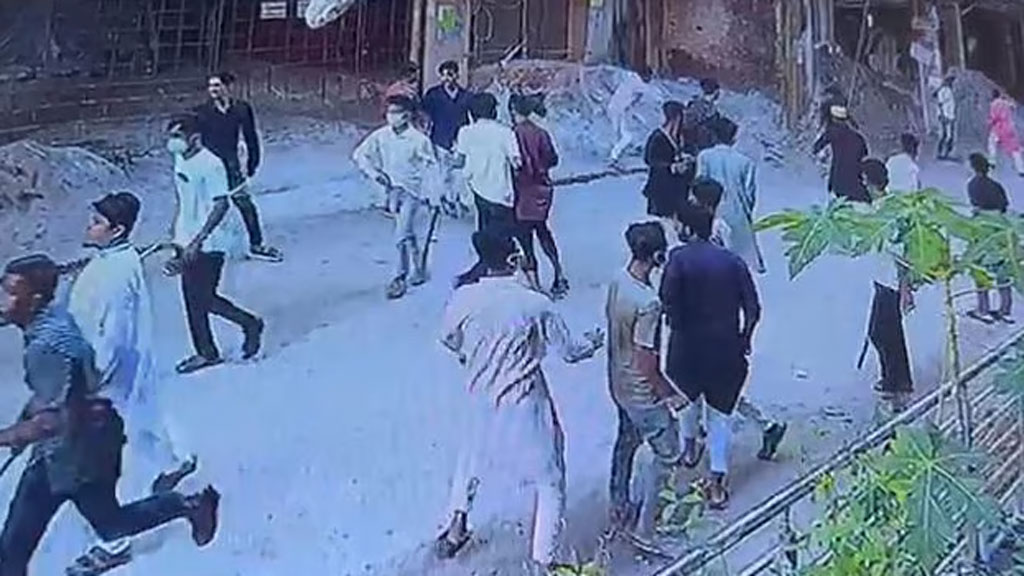 সমঝোতা করবেন নাকি মরবেন?