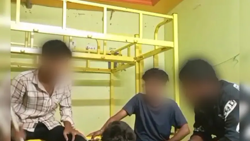 অন্ধ্র প্রদেশের কলেজে র‍্যাগিংয়ের নামে মারধর, বৈদ্যুতিক শক