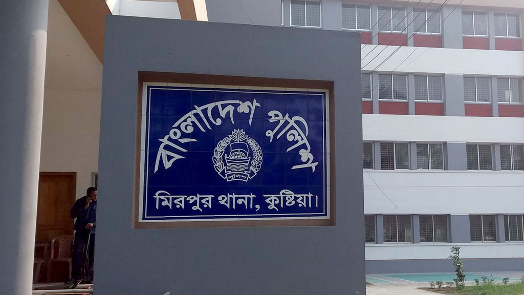 কুষ্টিয়ায় দুই পুলিশকে আসামির হাতুড়িপেটা