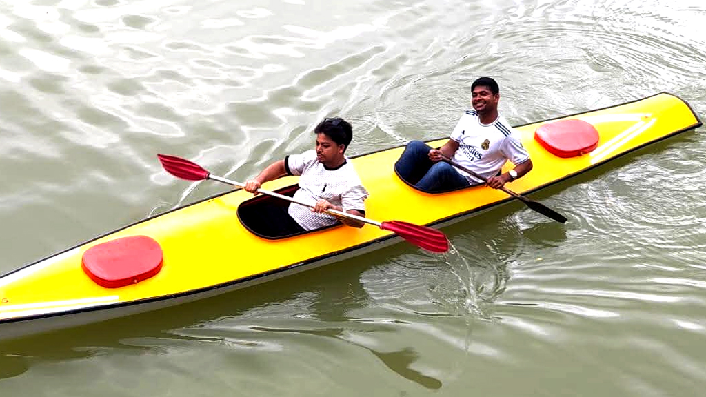 উপবন লেকে যুক্ত হলো রাজহংসী ও কায়্যাকিং নৌযান