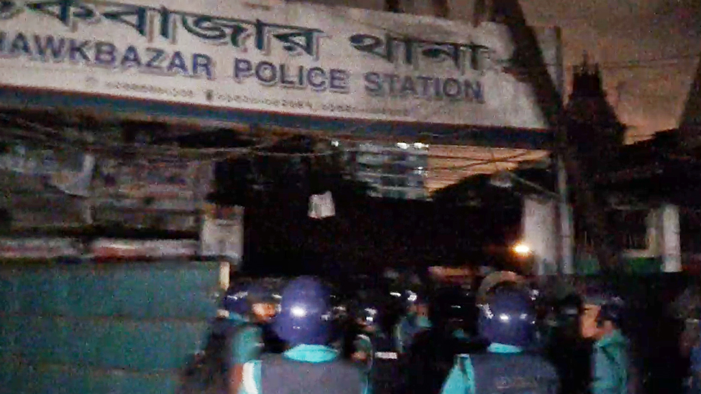 চট্টগ্রামের চকবাজারে শিবির-ছাত্রদল সংঘর্ষ