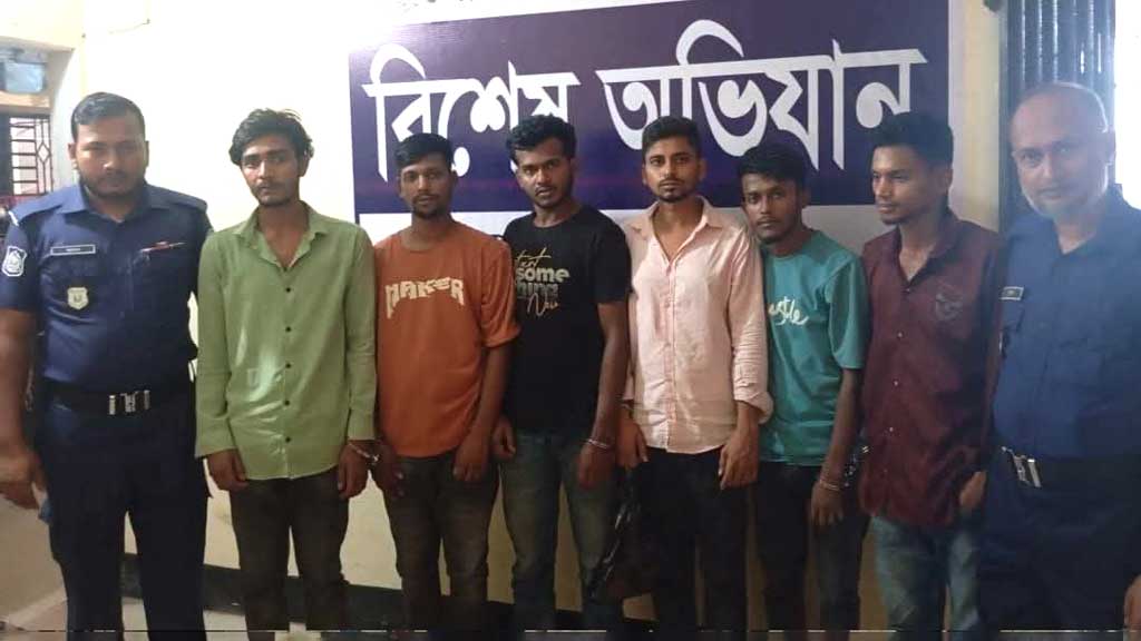 মিরসরাইয়ে কারখানায় ডাকাতির ঘটনায় গ্রেপ্তার ৭, লুণ্ঠিত মালামাল উদ্ধার