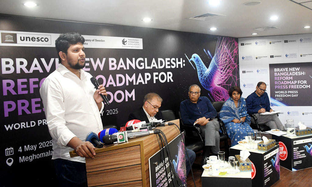 সংবাদমাধ্যম যত বেশি প্রশ্ন করবে, রাষ্ট্রের দায়িত্বশীলরা তত সচেতন হবে: মাহফুজ আলম