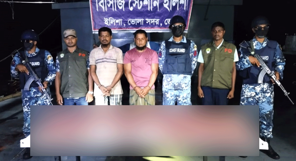 ভোলায় কোস্ট গার্ডের অভিযান: যাত্রীবাহী লঞ্চ থেকে হরিণের মাংসসহ আটক ২