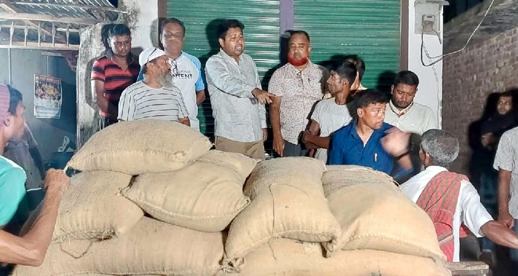 খোলাবাজার থেকে খাদ্যবান্ধব কর্মসূচির ৭৩ বস্তা চাল উদ্ধার