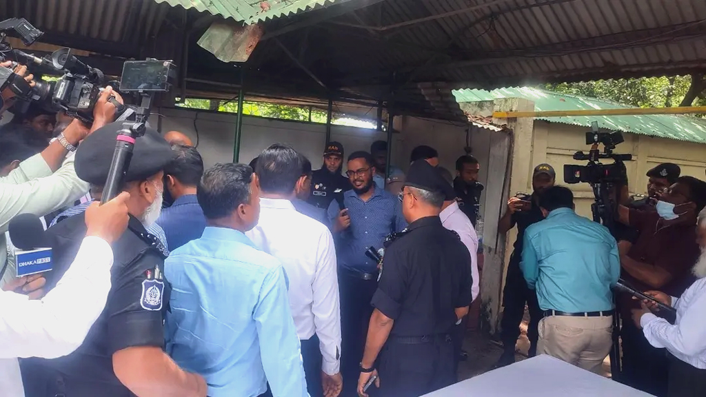 র্যাবের ‘আয়না ঘর’ পরিদর্শনে ট্রাইব্যুনালের বিচারকেরা