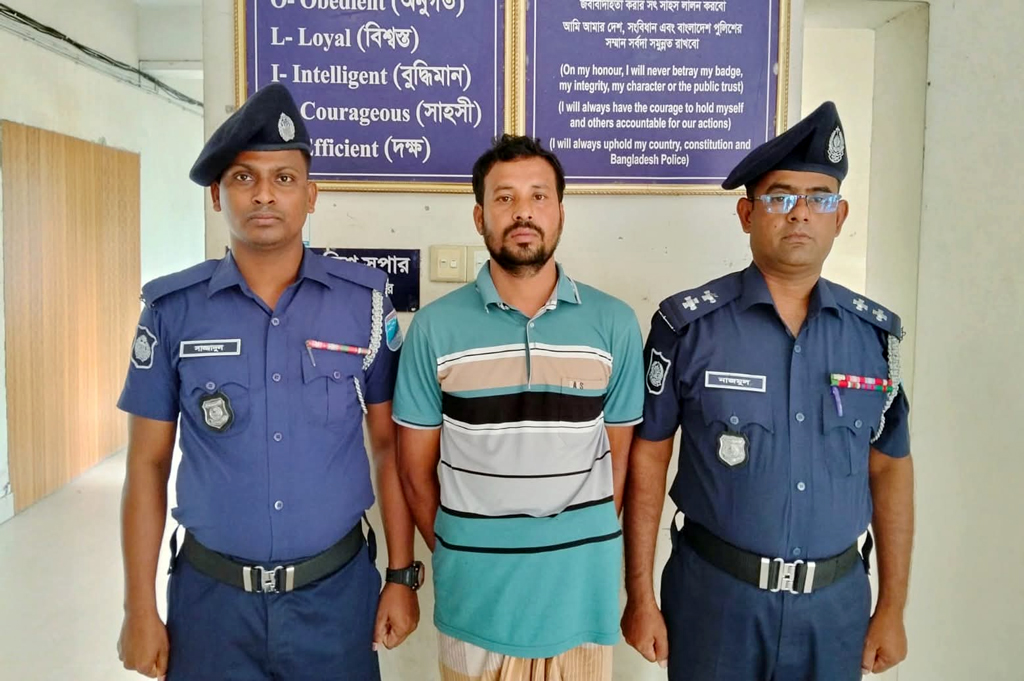 টাকা ধার না দেওয়ায় খালাকে হত্যার পর লাশ সেপটিক ট্যাংকে ফেলেন ভাগনে: পুলিশ