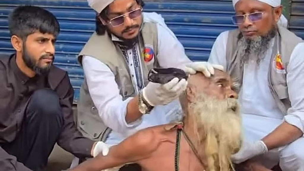 জোর করে বৃদ্ধের চুল কেটে দেওয়া বেআইনি ও সুস্পষ্ট মানবাধিকার লঙ্ঘন— ভাইরাল ভিডিও নিয়ে আসক