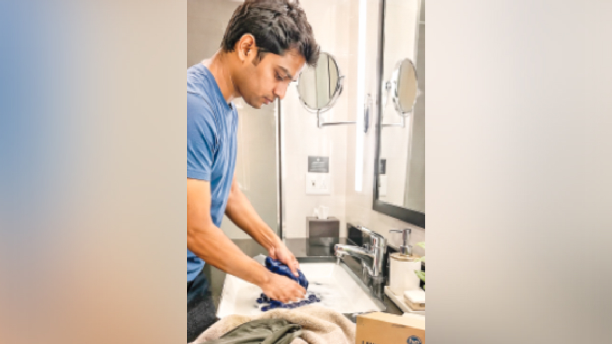 ভ্রমণকালে কাপড় কোথায় এবং কীভাবে ধোবেন