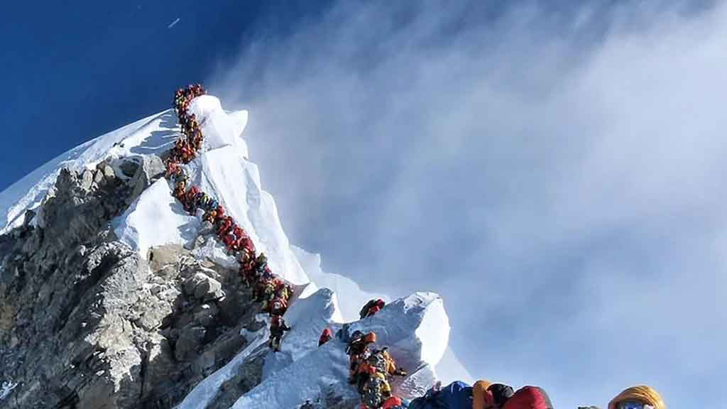 এভারেস্টে ভিড়, অনাবিষ্কৃত আরও ৯৭টি শৃঙ্গ ফি ছাড়াই উন্মুক্ত করল নেপাল