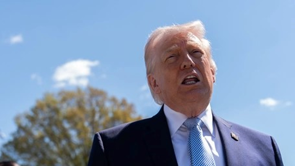 ইরানকে অস্ত্র দেওয়া দেশগুলোর ওপর আরও ৫০ শতাংশ শুল্ক আরোপের হুমকি ট্রাম্পের