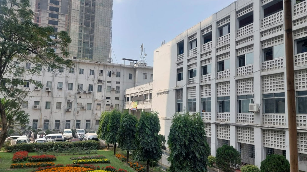 সপ্তাহে দুদিন সচিবালয়ে সাংবাদিক ও দর্শনার্থী প্রবেশে নিষেধাজ্ঞা আসছে