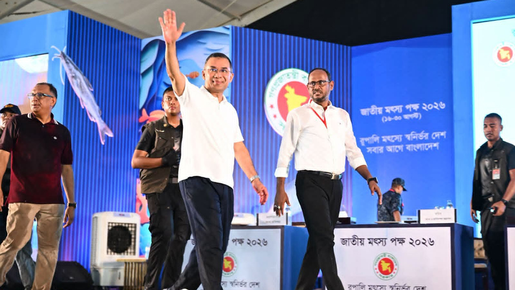 ক্ষমতার ছয় মাস: হঠাৎ বড় পরীক্ষার মুখে সরকার