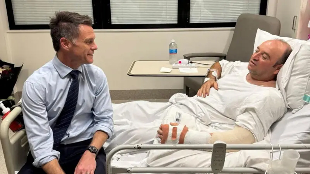 খালি হাতে বন্দুকধারীকে ঠেকিয়ে নায়ক বনে যাওয়া কে এই আল-আহমেদ