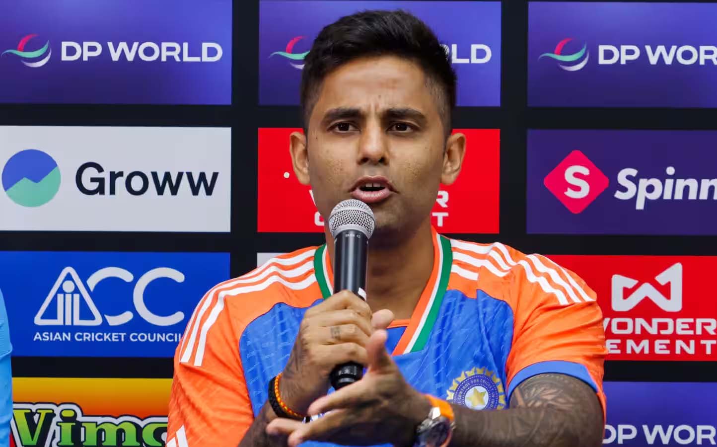 পাকিস্তানের সঙ্গে হাত না মেলানো প্রসঙ্গে ২৪ ঘণ্টা অপেক্ষা করতে বললেন সূর্যকুমার