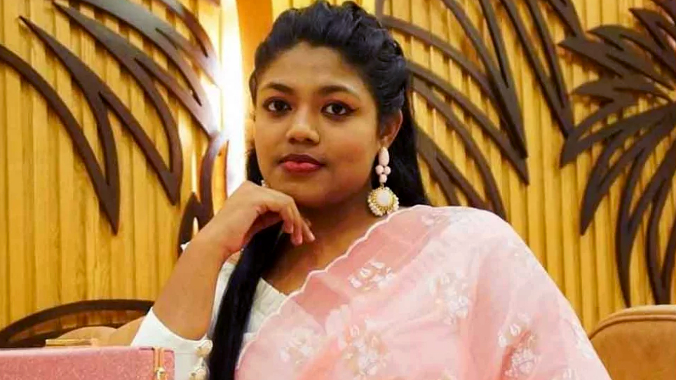 সংরক্ষিত নারী আসনে মনোনয়নপত্র জমা দিয়েছেন নুসরাত