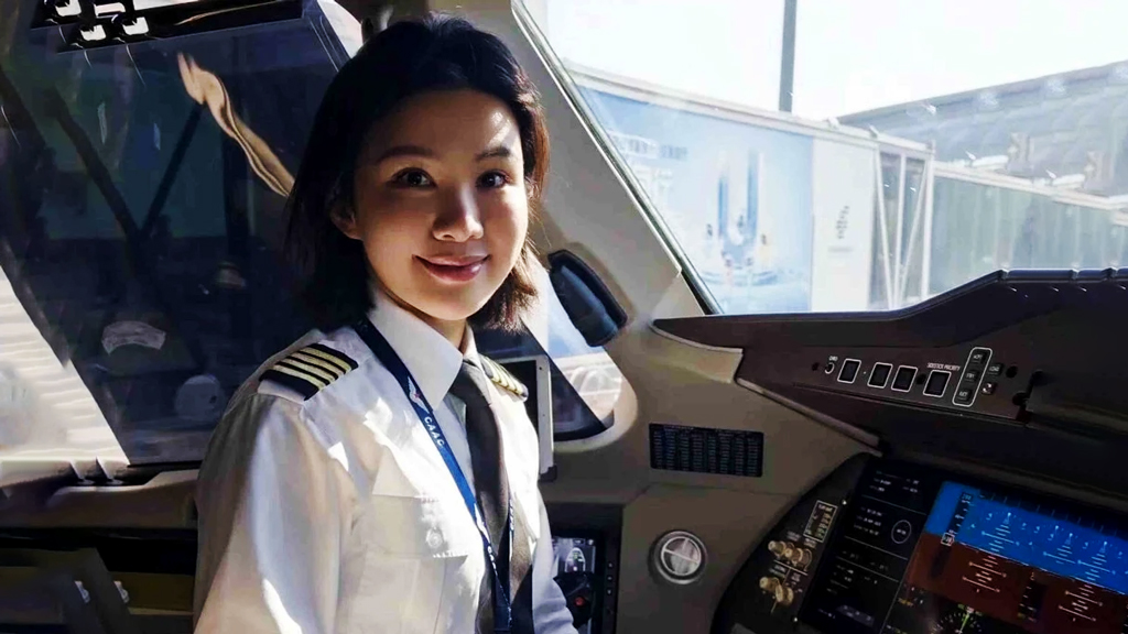 চীনা প্রযুক্তির প্রথম যাত্রীবাহী উড়োজাহাজের ককপিটে প্রথম নারী ক্যাপ্টেন