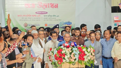 অনলাইন টিকিটের কালোবাজারি নিয়ন্ত্রণ কঠিন: রেলমন্ত্রী