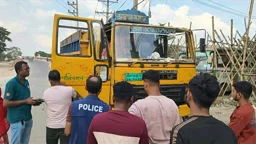 পূজামণ্ডপের বরাদ্দের চাল নিয়ে বাণিজ্য, যুবদল নেতার কেনা ৫১৮ বস্তা জব্দ
