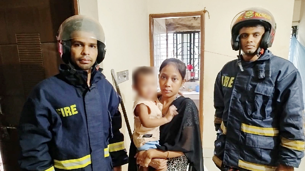 চট্টগ্রামে ঘরে আটকে পড়া ২২ মাসের শিশুকে উদ্ধার করল ফায়ার সার্ভিস
