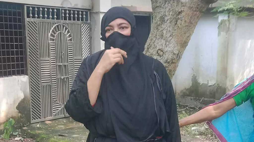 বাসায় ঢুকে প্রকৌশলীর স্ত্রী ও মেয়েকে কোপাল দুর্বৃত্তরা, আটক ১
