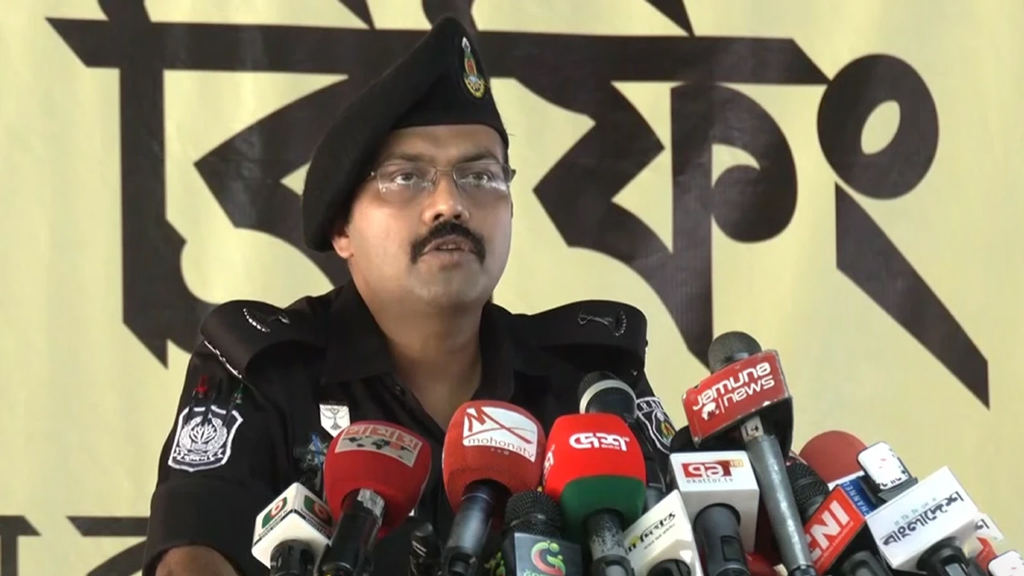 বিদেশে পালানোর কাজে এসে যুবদল নেতা হত্যার ২ আসামি গ্রেপ্তার