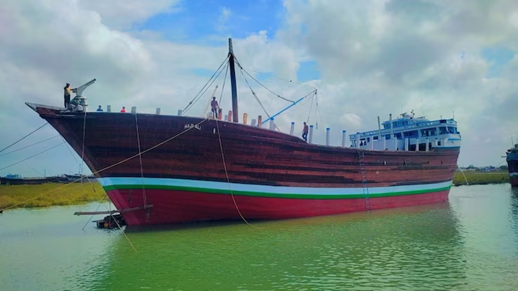 হরমুজের কাছে ডুবে গেছে ভারতীয় জাহাজ ‘হাজি আলী’