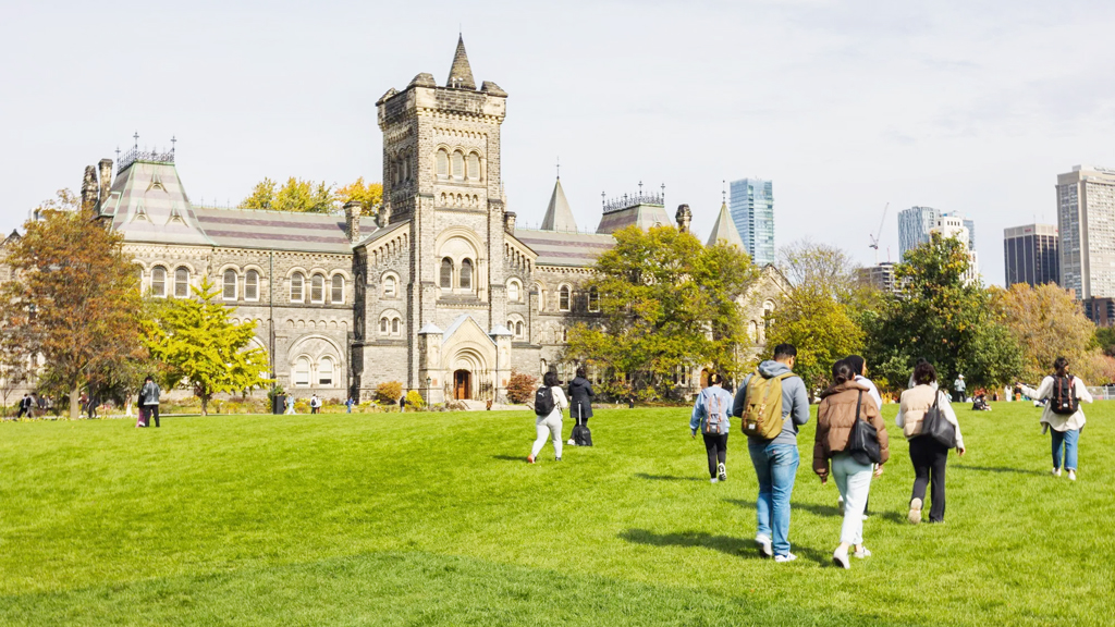 অভিবাসন ও সুবিধা বাড়িয়ে বিশ্বসেরা মেধাবীদের নিয়ে যেতে চায় কানাডা