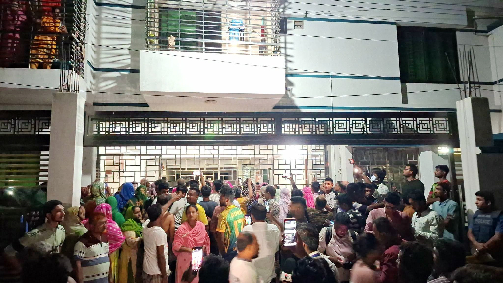 কুষ্টিয়ায় আ.লীগ নেতা আনোয়ার আলীর বাড়িতে অভিযান