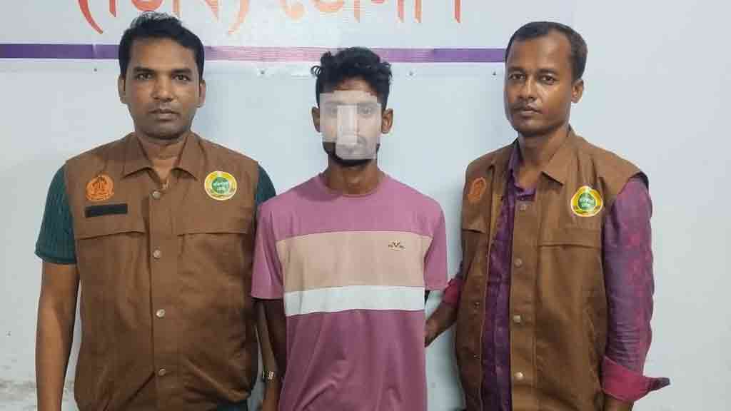 ভোলায় ৪ কেজি গাঁজাসহ যুবক আটক