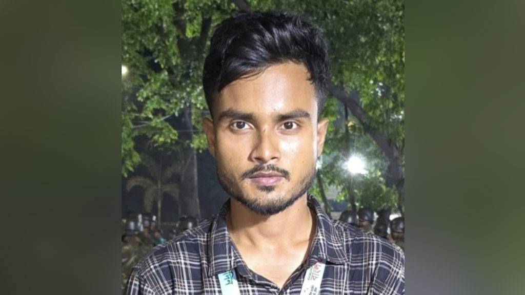 ‘জুলাই যোদ্ধা’ সুরভীর মায়ের করা মামলায় ব্যবস্থা নেয়নি পুলিশ, লুকিয়েছে বয়স