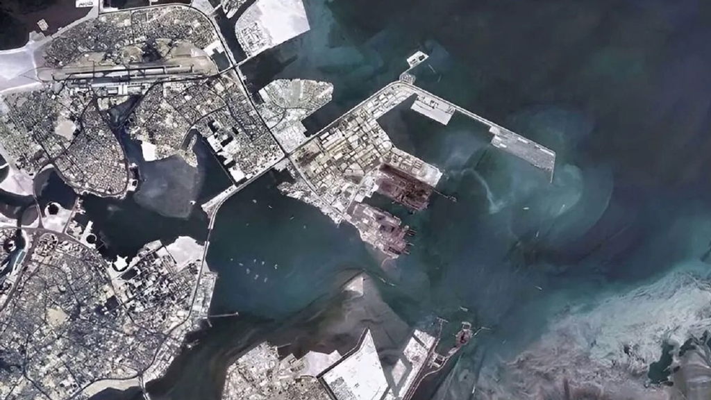 ইরান হরমুজে টোল বসালে বাহরাইনে মার্কিন পঞ্চম নৌবহরের কী হবে