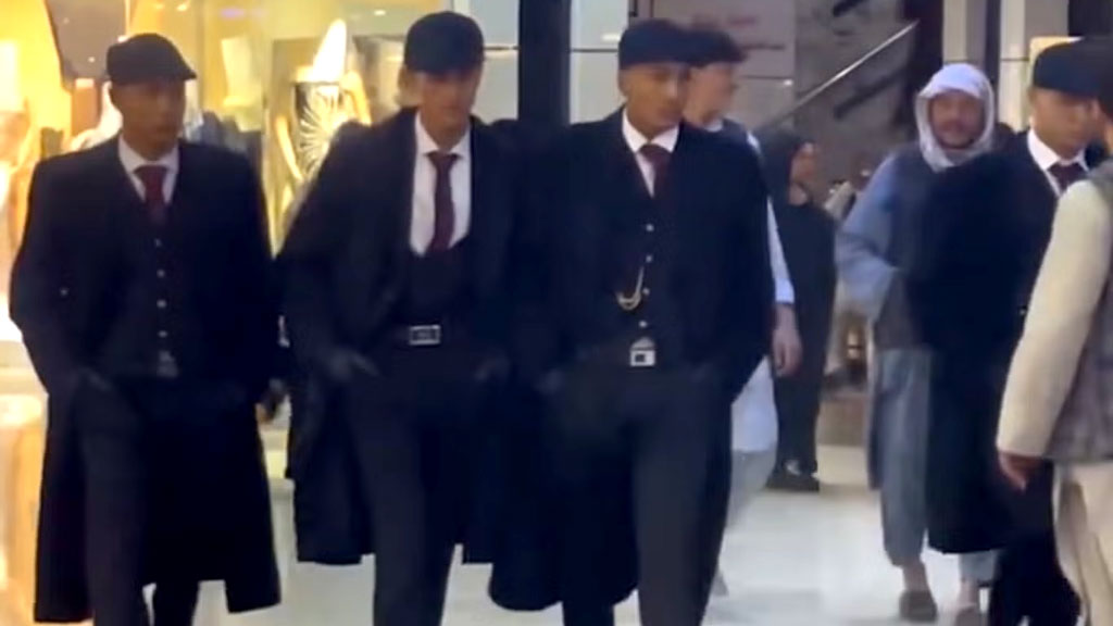 আফগানিস্তানে ‘পিকি ব্লাইন্ডার্স’ চরিত্র সাজায় চার যুবককে গ্রেপ্তার