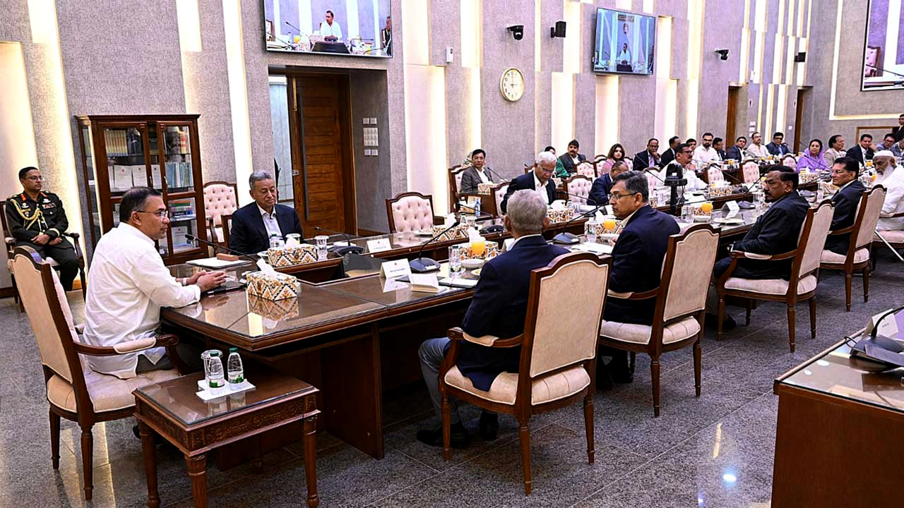 মন্ত্রিসভার প্রথম বৈঠক: দ্রব্যমূল্য, আইনশৃঙ্খলা ও বিদ্যুতে অগ্রাধিকার