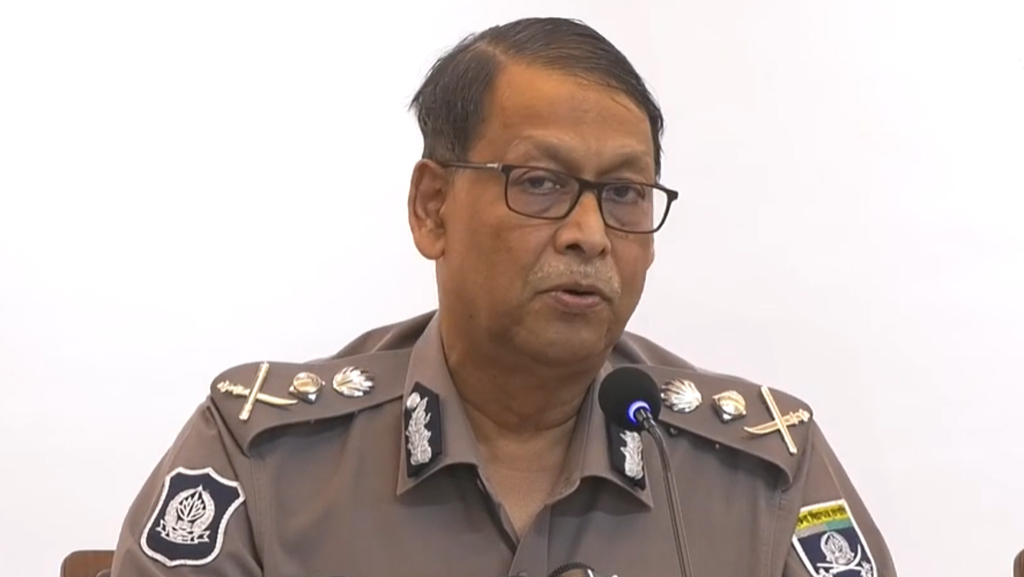 এবার ভোটকেন্দ্র দখলে নিয়ে সিল মারার ঘটনা ঘটবে না: আইজিপি