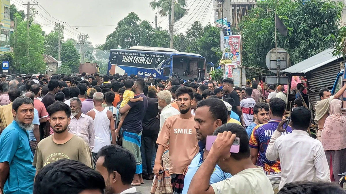 বগুড়ার এরুলিয়ায় বাসচাপায় নিহত ৬, আহত অন্তত ১৫