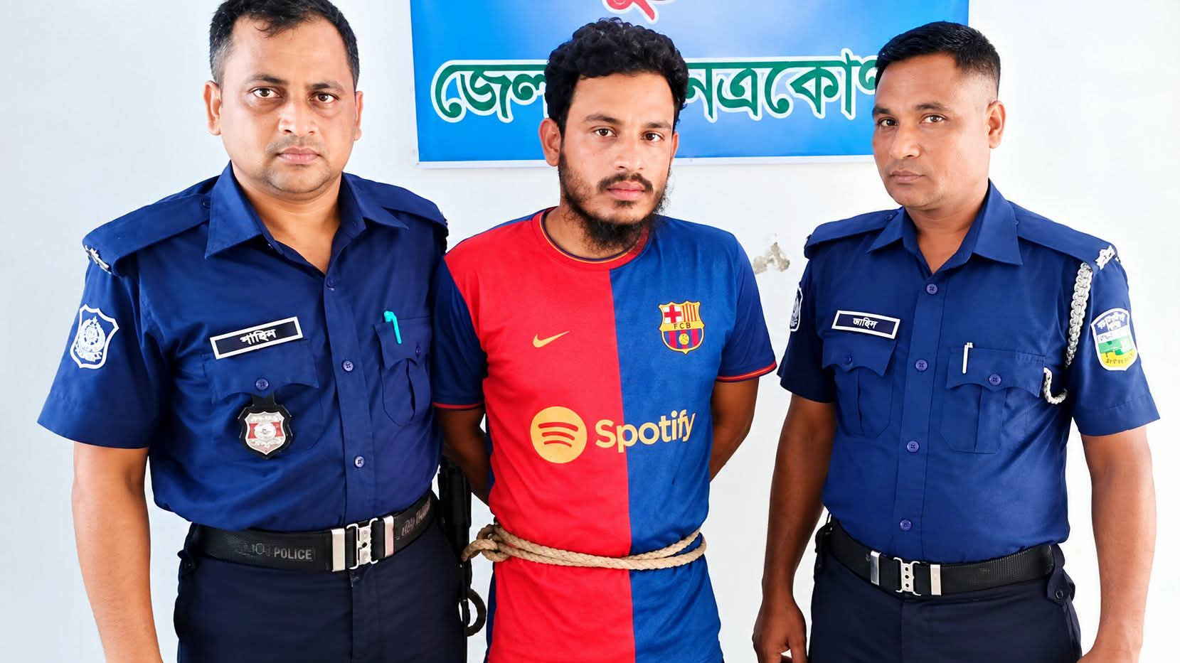 বাকি না দেওয়ায় পেট্রলে দগ্ধ দোকানির অবস্থা গুরুতর, গ্রেপ্তার যুবক কারাগারে
