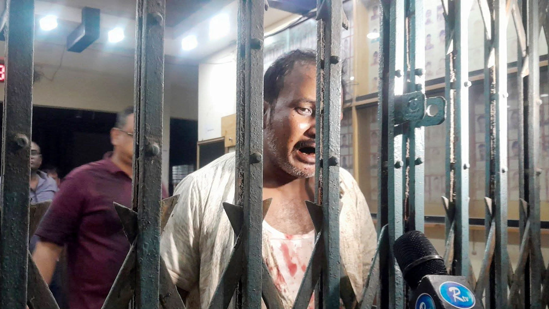 থানায় স্বেচ্ছাসেবক দল নেতাকে পিটিয়ে রক্তাক্ত করার অভিযোগ, ৩ পুলিশ সদস্য প্রত্যাহার